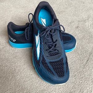 Men’s running shoe size 8.5